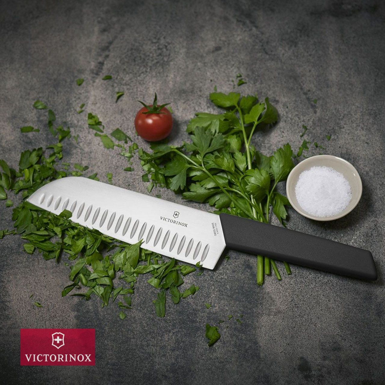Coltello Santoku Victorinox 6.9053.17KB Swiss Modern - immagine 5