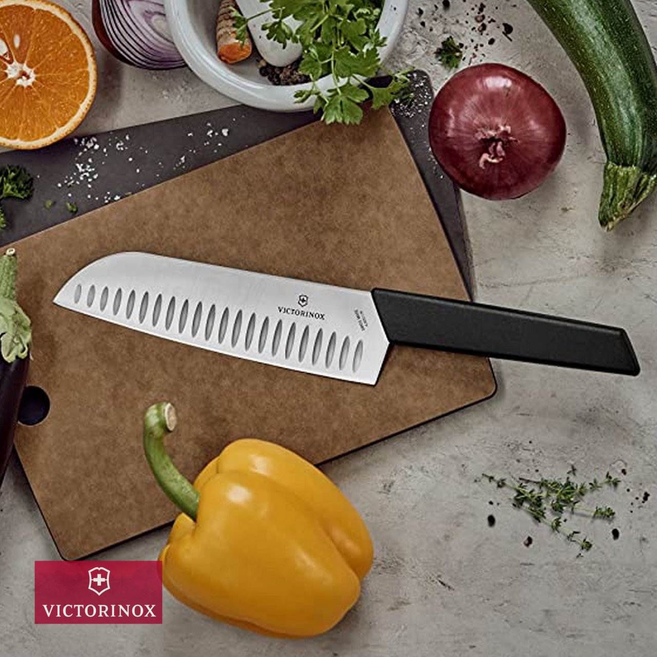 Coltello Santoku Victorinox 6.9053.17KB Swiss Modern - immagine 6