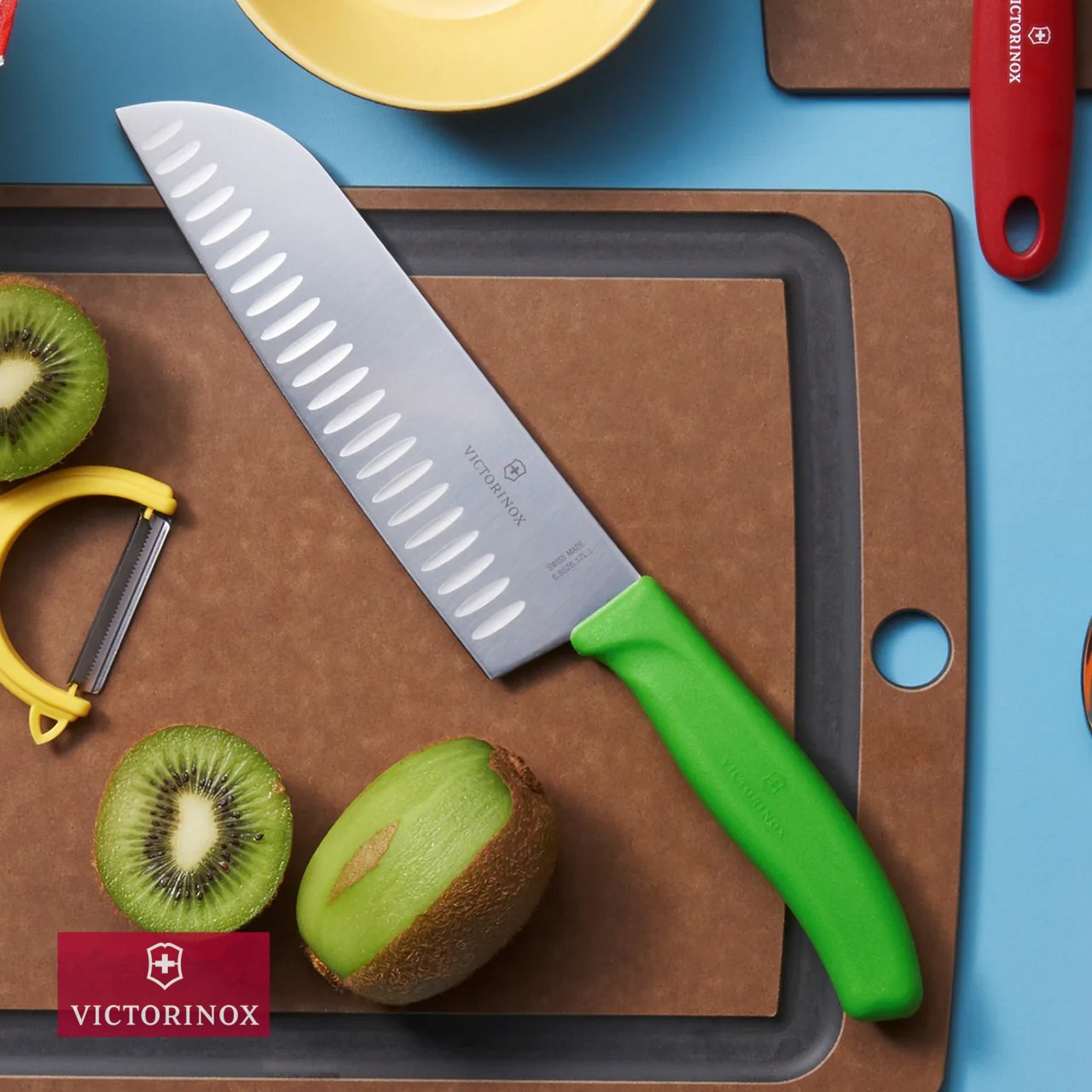 Coltello Santoku 17 cm Victorinox Classic colorato V-6.85 26.17L8B - immagine 5